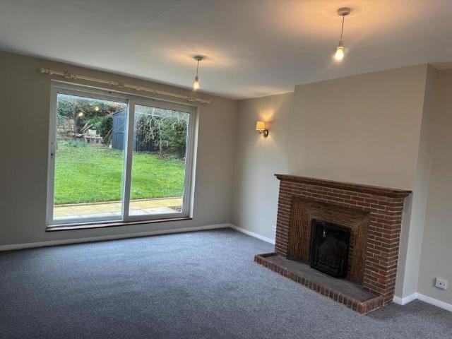 4 bedroom detached house to rent