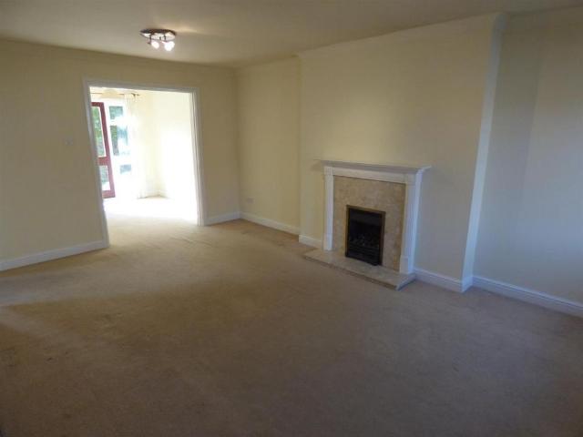 4 bedroom detached house to rent