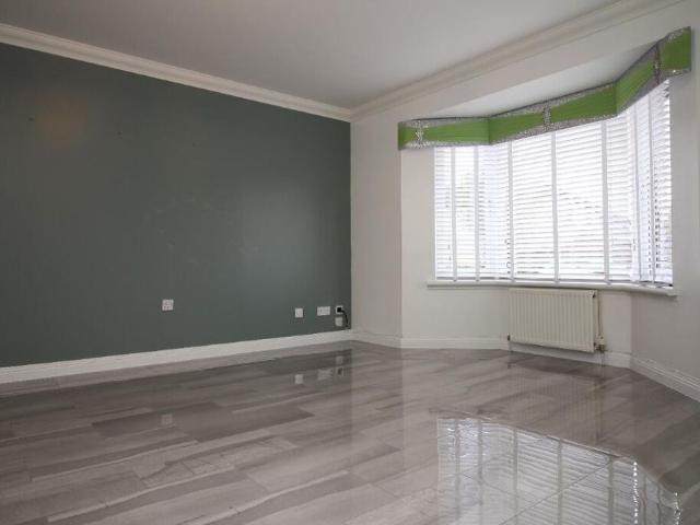 4 bedroom detached house to rent