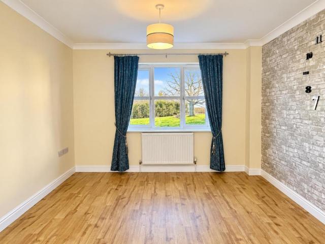 4 bedroom detached house to rent