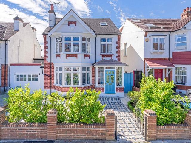 4 bedroom detached house to rent
