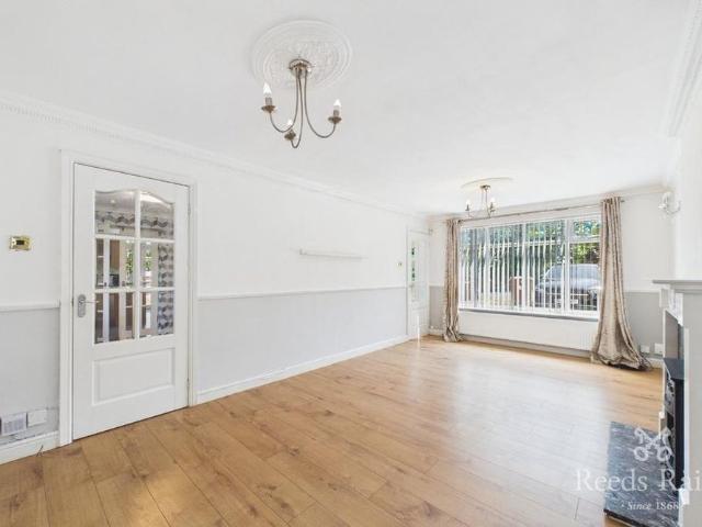 4 bedroom detached house to rent