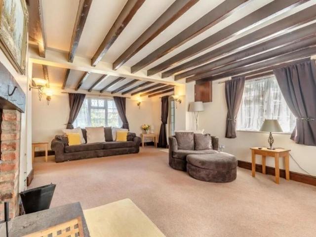 4 bedroom detached house to rent