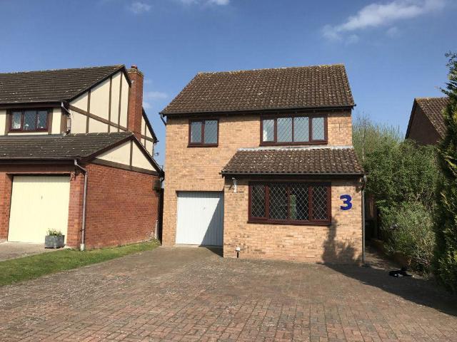 4 bedroom detached house to rent