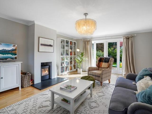 4 bedroom detached house to rent