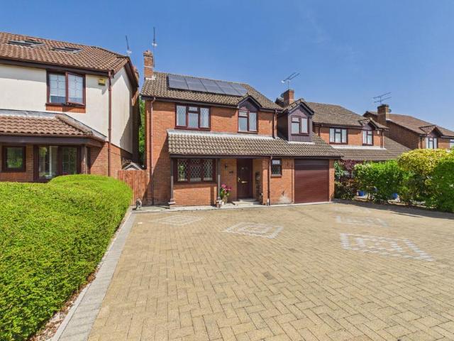 5 bedroom detached house to rent