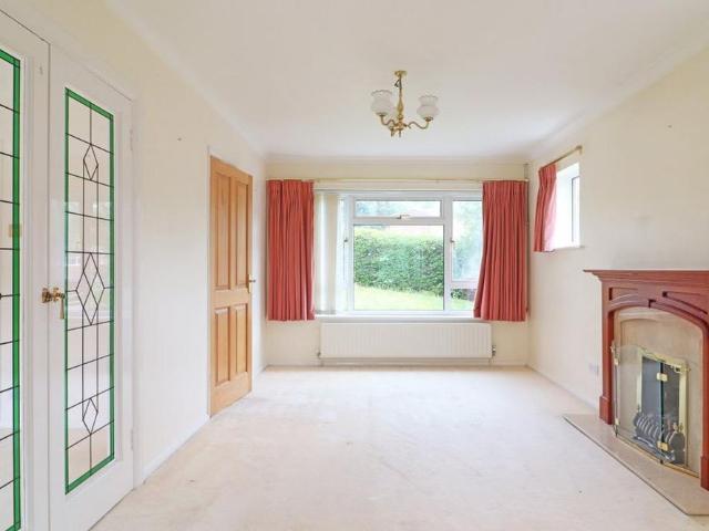 4 bedroom detached house to rent