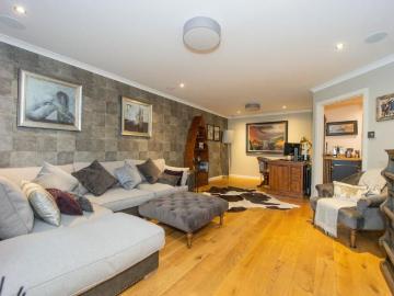4 bedroom detached house to rent