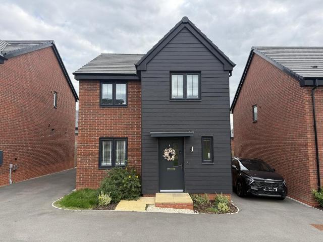 4 bedroom detached house to rent