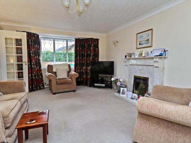 4 bedroom detached house to rent