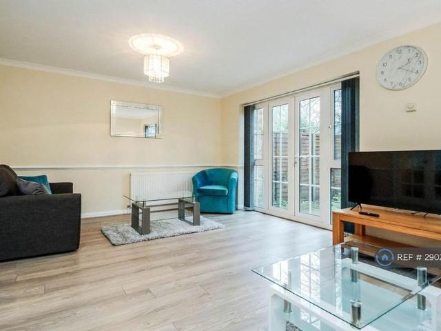 4 bedroom detached house to rent