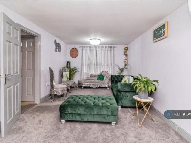 4 bedroom detached house to rent