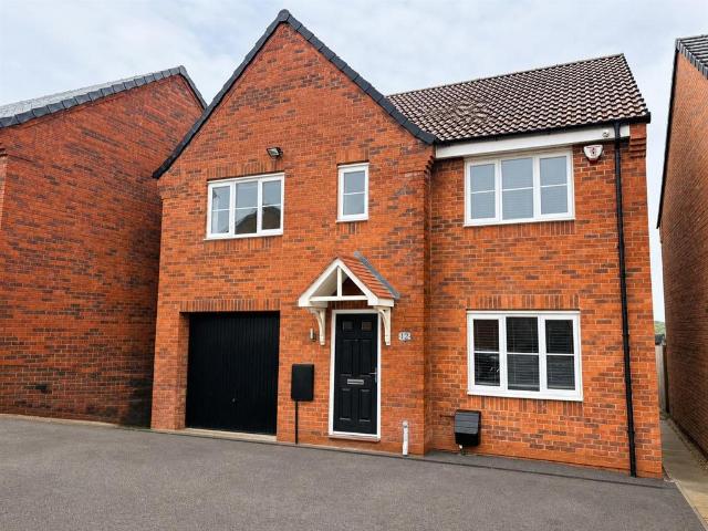 4 bedroom detached house to rent