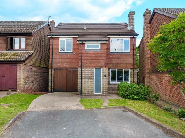 4 bedroom detached house to rent