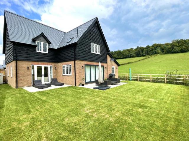 4 bedroom detached house to rent