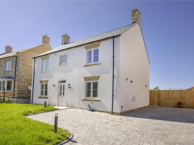 4 bedroom detached house to rent