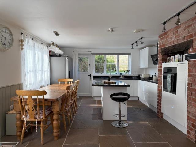 4 bedroom detached house to rent