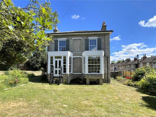 4 bedroom detached house to rent