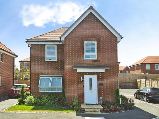 4 bedroom detached house to rent