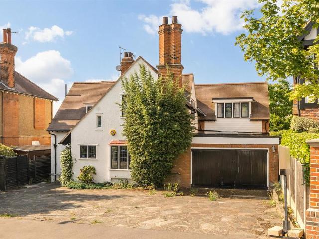 4 bedroom detached house to rent