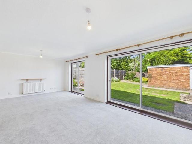 4 bedroom detached house to rent