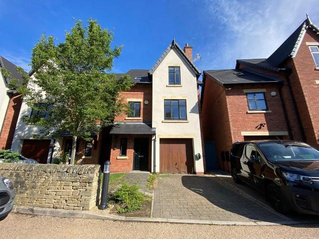 4 bedroom detached house to rent