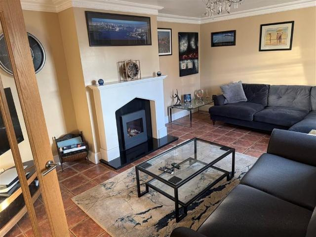 4 bedroom detached house to rent