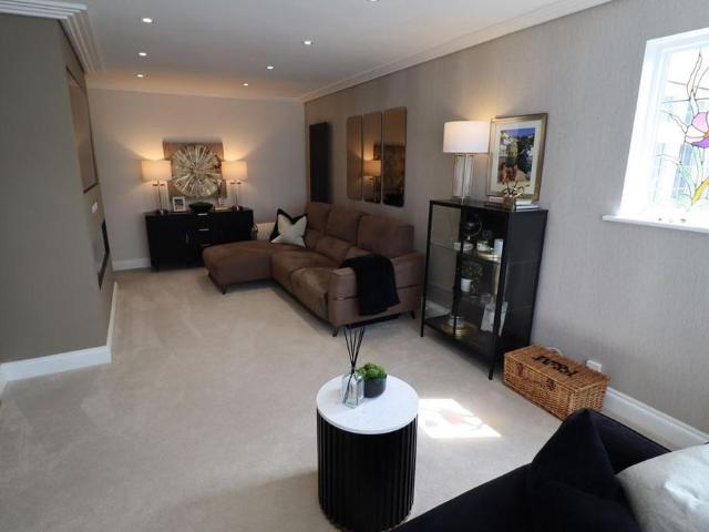 4 bedroom detached house to rent
