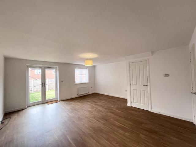 4 bedroom detached house to rent