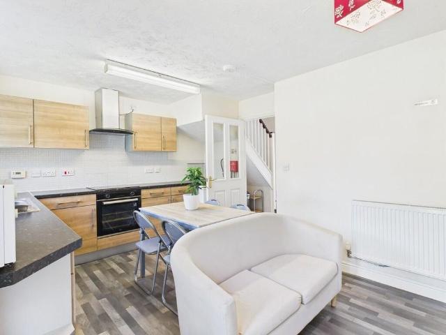 4 bedroom detached house to rent