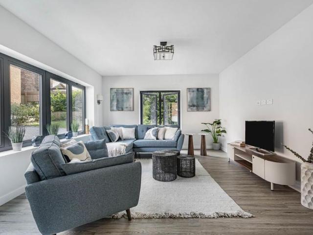 4 bedroom detached house to rent