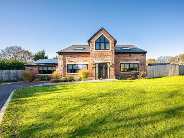 4 bedroom detached house to rent