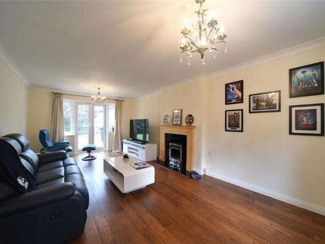 4 bedroom detached house to rent