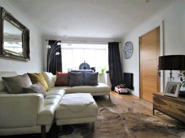 4 bedroom detached house to rent