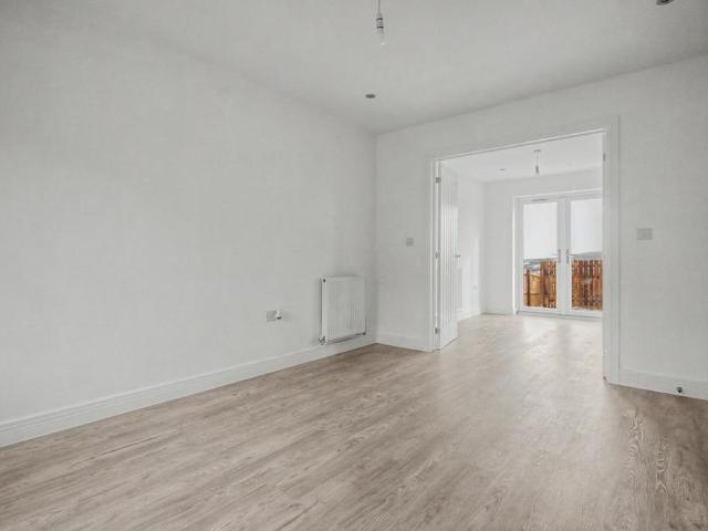 4 bedroom detached house to rent