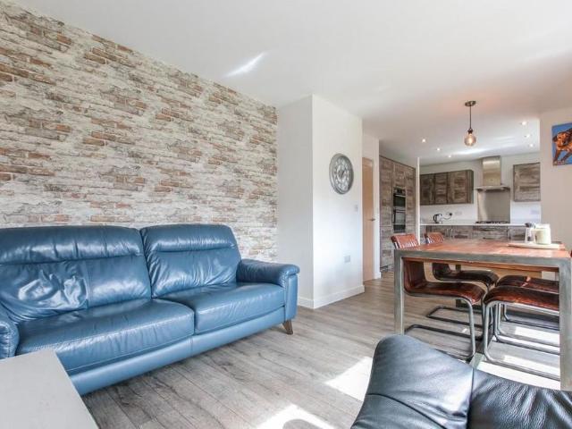 4 bedroom detached house to rent
