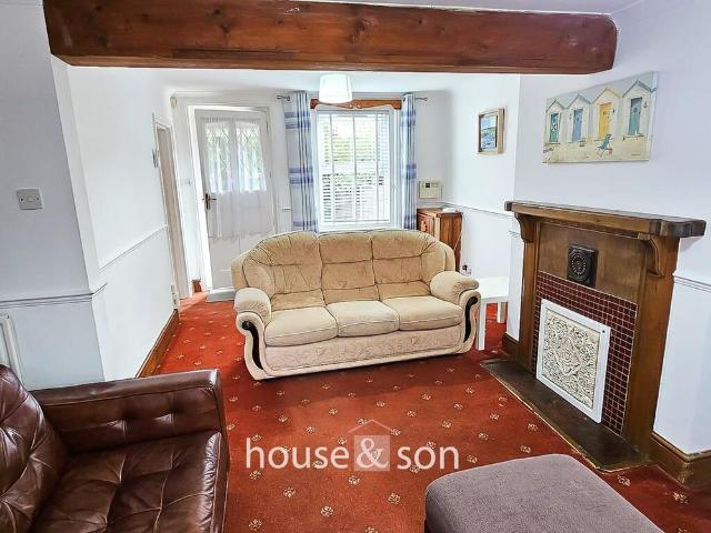 4 bedroom detached house to rent
