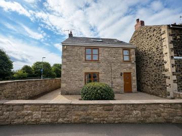 4 bedroom detached house to rent
