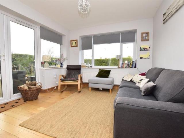 4 bedroom detached house to rent