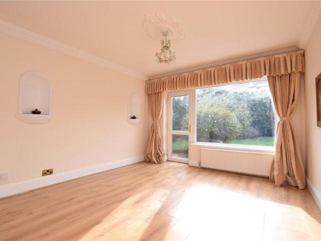 4 bedroom detached house to rent