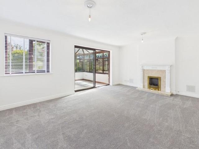 4 bedroom detached house to rent