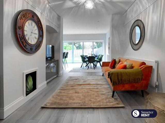 4 bedroom detached house to rent