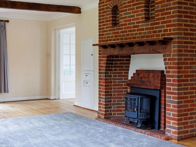 4 bedroom detached house to rent