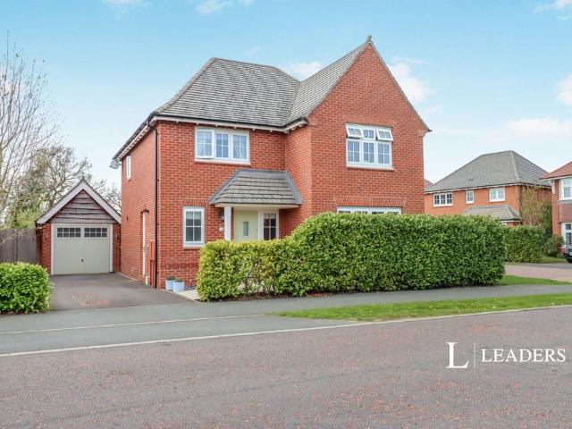 4 bedroom detached house to rent