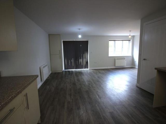4 bedroom detached house to rent