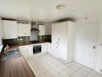 4 bedroom detached house to rent