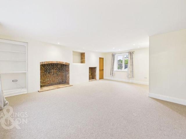 4 bedroom detached house to rent