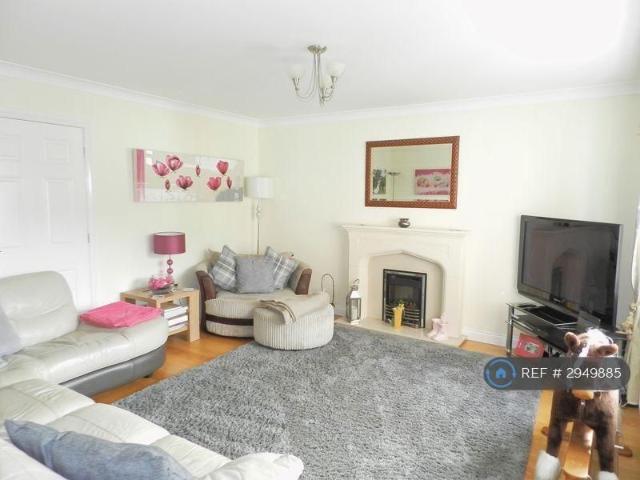 4 bedroom detached house to rent