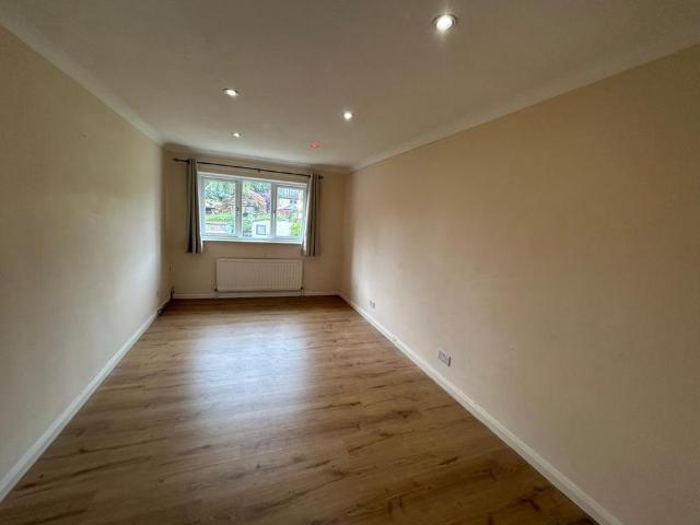4 bedroom detached house to rent