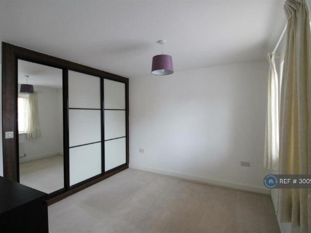 4 bedroom detached house to rent